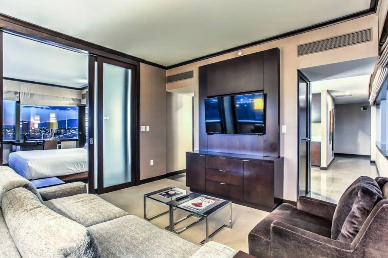 Las Vegas corner suite living room with a sectional sofa, television and floor-to-ceiling windows